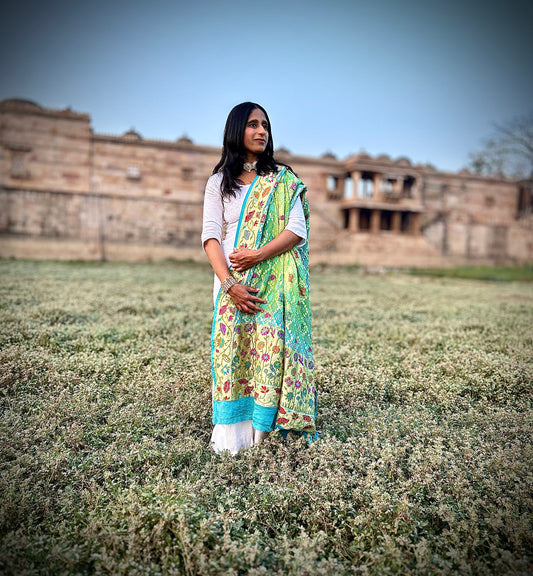 Skyblue to sea-green ombré Handloom Meenakari Shikargah Bandhani Dupatta