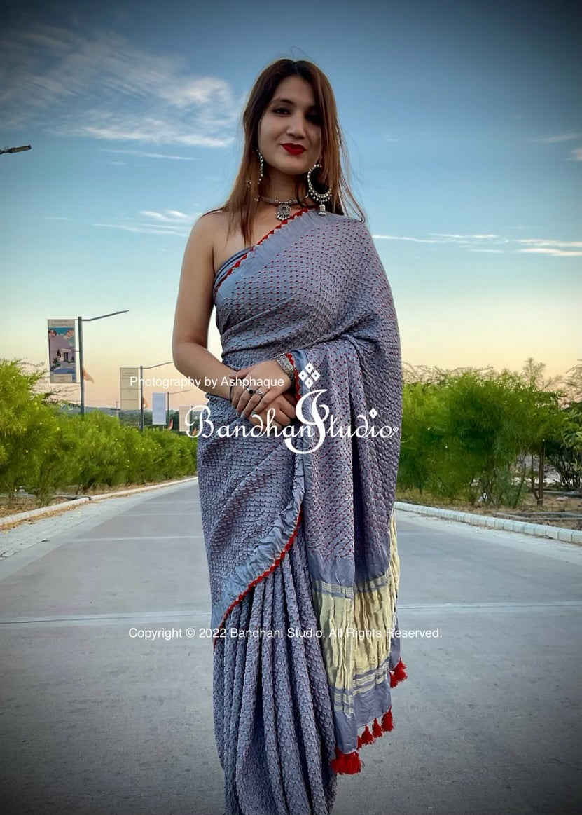Red Bandhani dots in pastel gray color shade