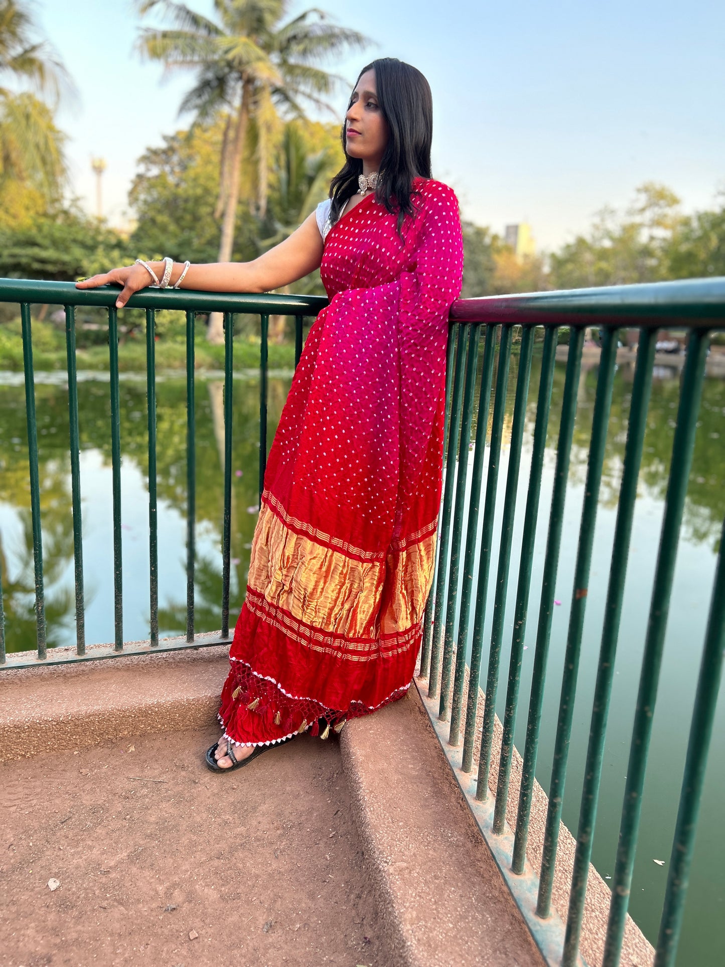 Pink and Red ombré Bandhani Saree in Silk