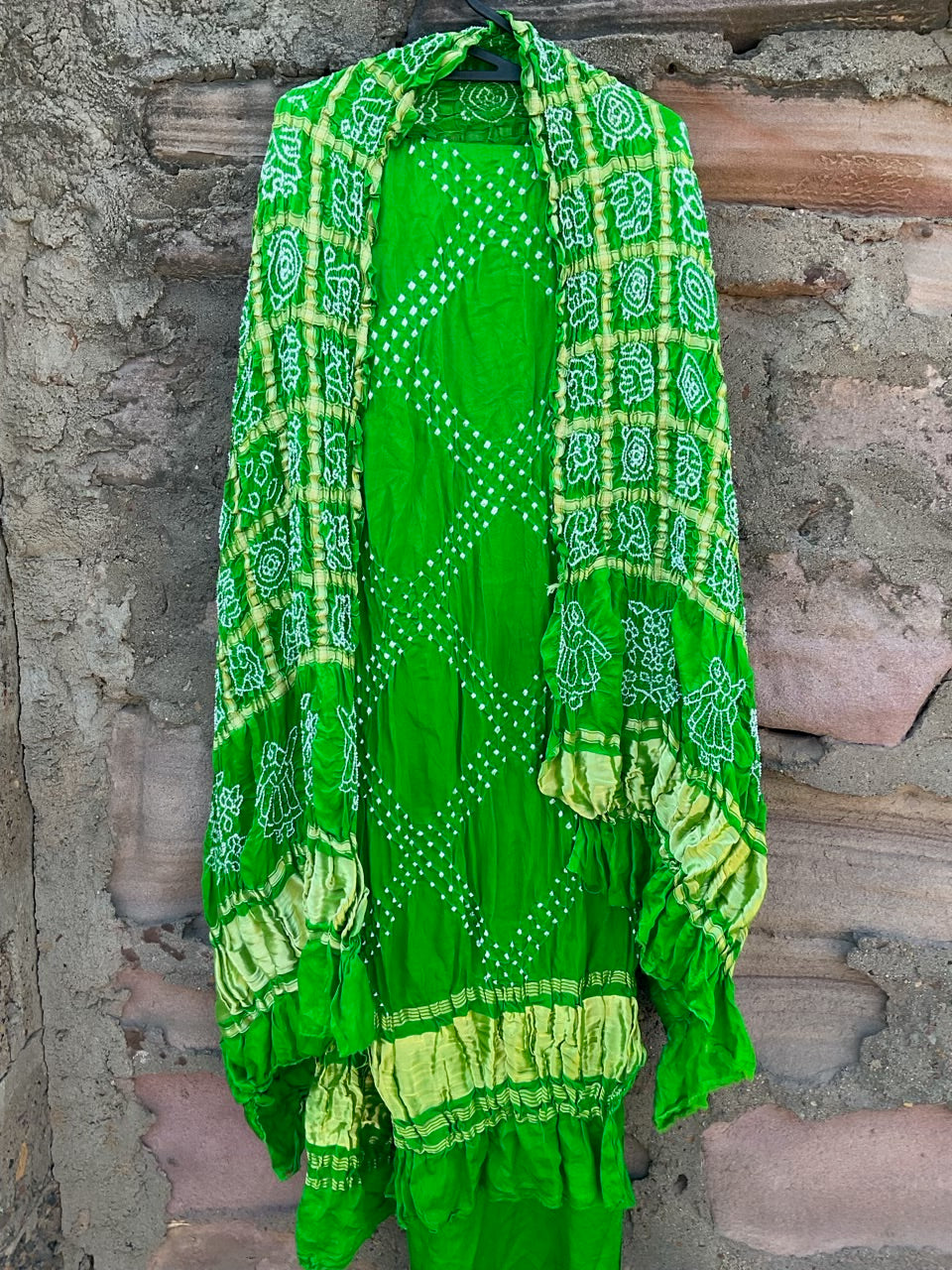 Parrot green Suit set on with Gharchola