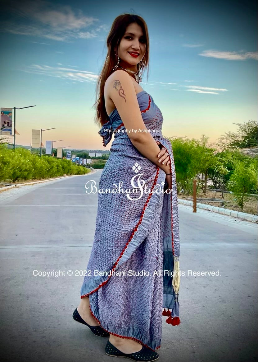 Red Bandhani dots in pastel gray color shade